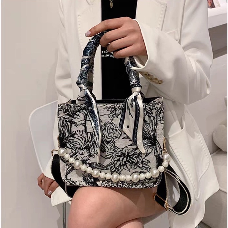 PRELOVED TAS LONDON BERRY BY HUER ORIGINAL