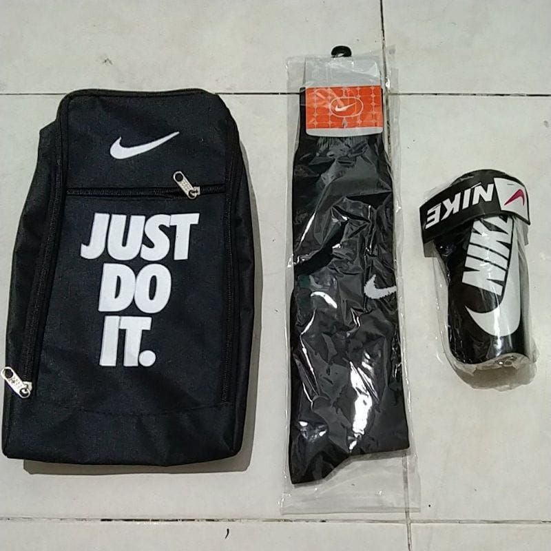 Paket Komplit Sepak Bola &amp; Futsal (Isi : 3)