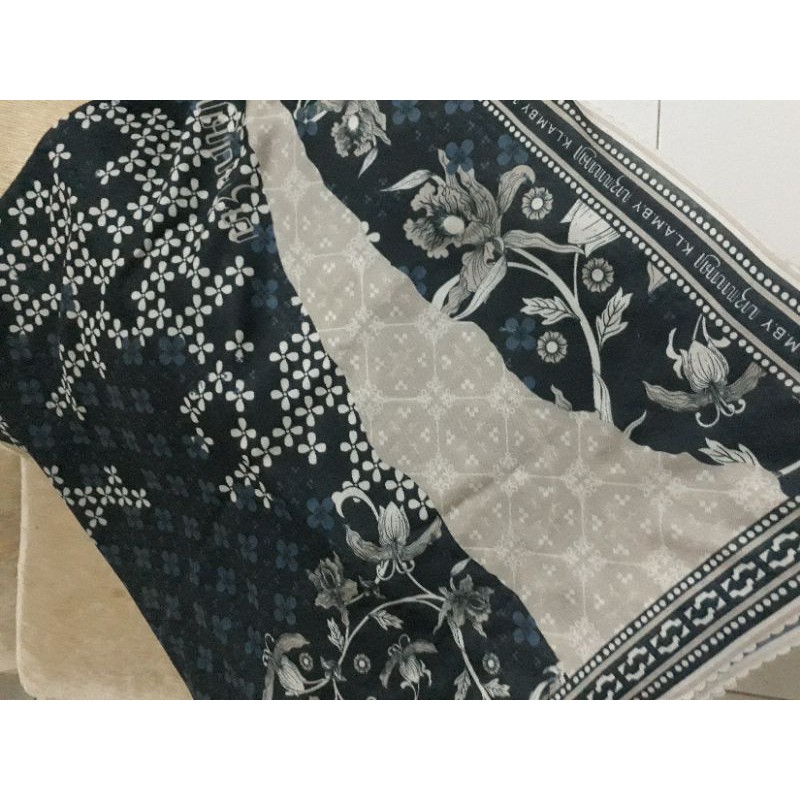 Preloved Scarf Wearing Klamby