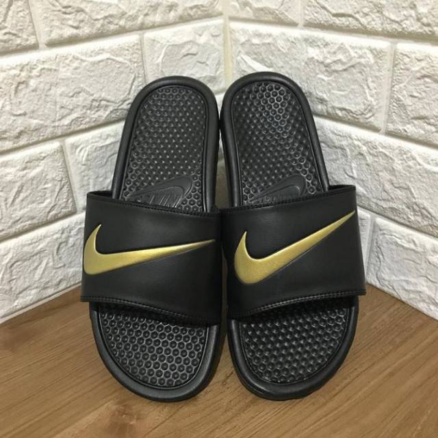 🔹Nike Sandal Bennasi Slide Swoosh Navy Gold / swoosh Black /Swoosh Black Gold