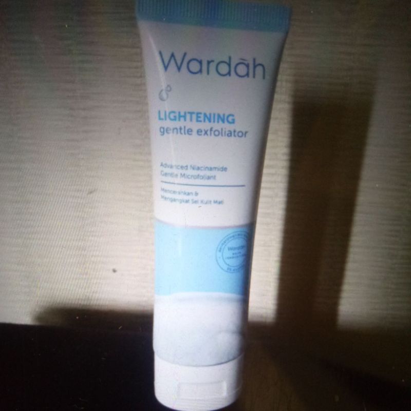 Wardah lightening gentle exfoliator scrub 50ml