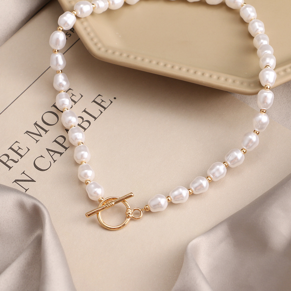 Fashion Pearl OT Buckle Necklace Irregular Clavicle Chain Necklace For Women