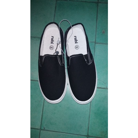 SEPATU SNEAKERS RUBI SLIP ON BLACK