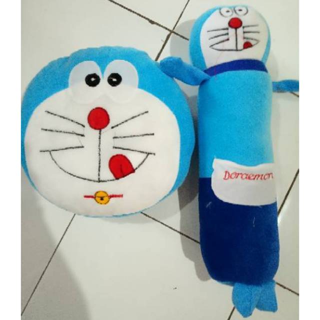 Set bantal dan guling velboa karakter.