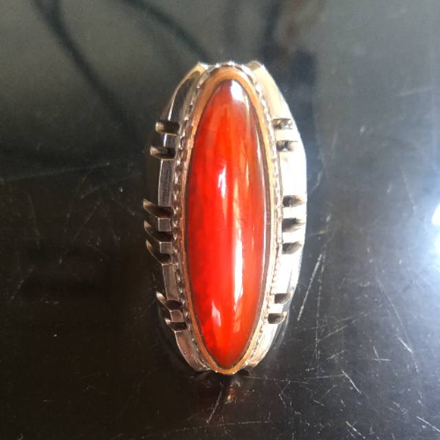 Batu cincin pandan merah rudal