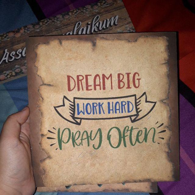 Hiasan Dinding Poster Kayu Quotes Kata Motivasi 20x20cm Walldecor Dekorasi Cafe Home