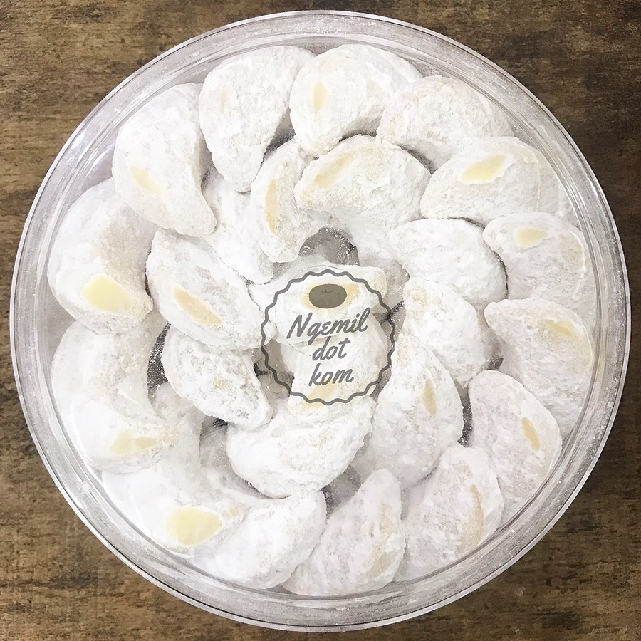 

PUTRI SALJU SPESIAL / PUTRI SALJU PREMIUM / PUTRI SALJU TOPLES / KUE LEBARAN