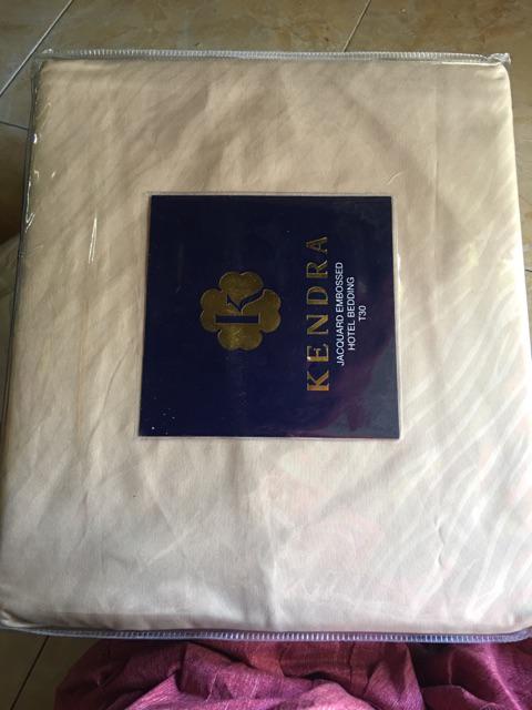 Sprei Hotel Polos Kendra T30 Dengan Emboss Bahan Microsilk Uk King/queen