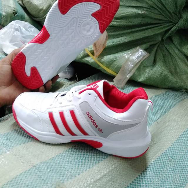 Sepatu adidas tenis