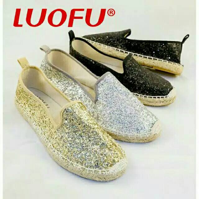 Sepatu slip on Luofu