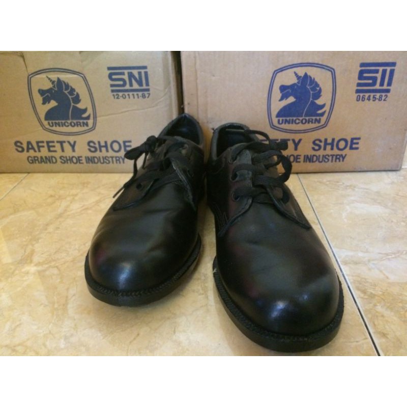 Sepatu safety Unicorn Sepatu kerja unicorn safety shoe grand shoe industry