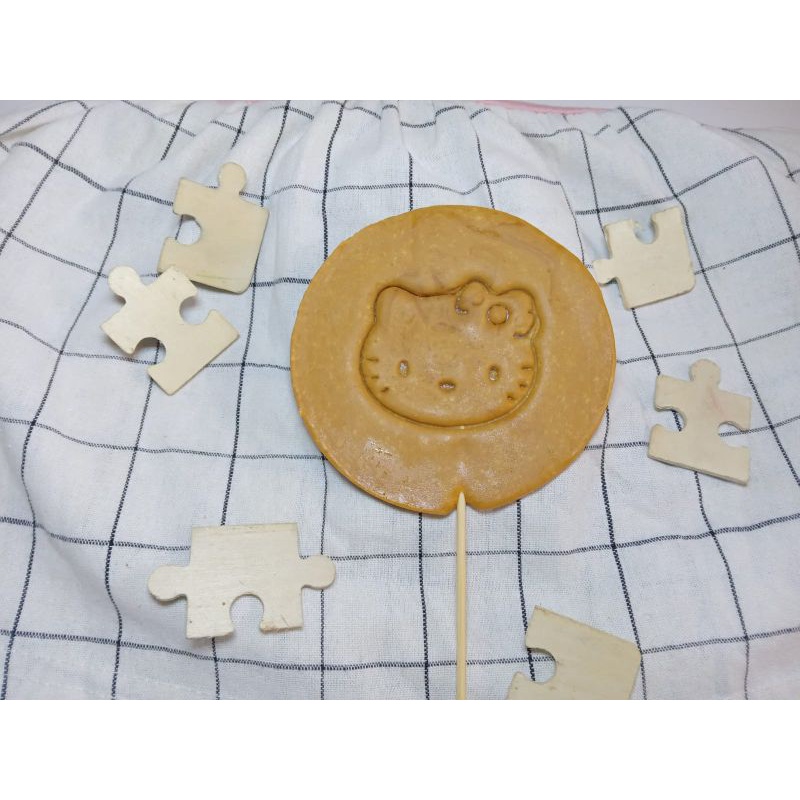 

Dalgona Candy Hellokitty