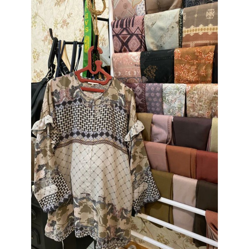 Preloved Magi Top Ria Miranda