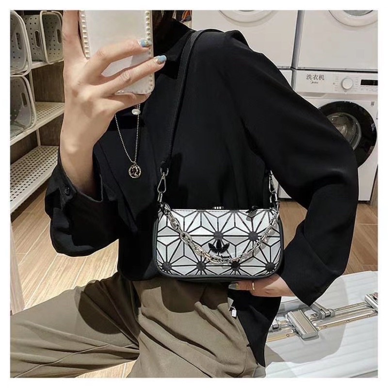 ((TERMURAH)) SLINGBAG ADIDAS CHAIN CHUNCKY ISSEY MIYAKE / HANDBAG ADIDAS / TAS SELEMPANG ADIDAS / TAS WANITA ADIDAS / CHAIN BAG ADIDAS / TAS ADIDAS / TAS SELEMPANG ADIDAS