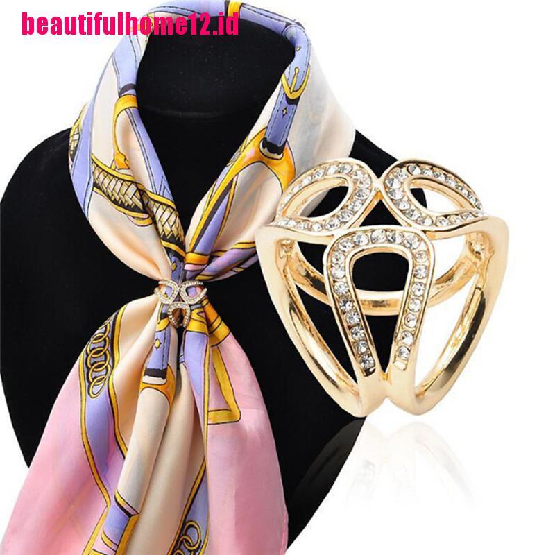 Bros Pin Klip Holder Scarf Silk Hias Kristal Warna Silver / Gold Untuk Wanita