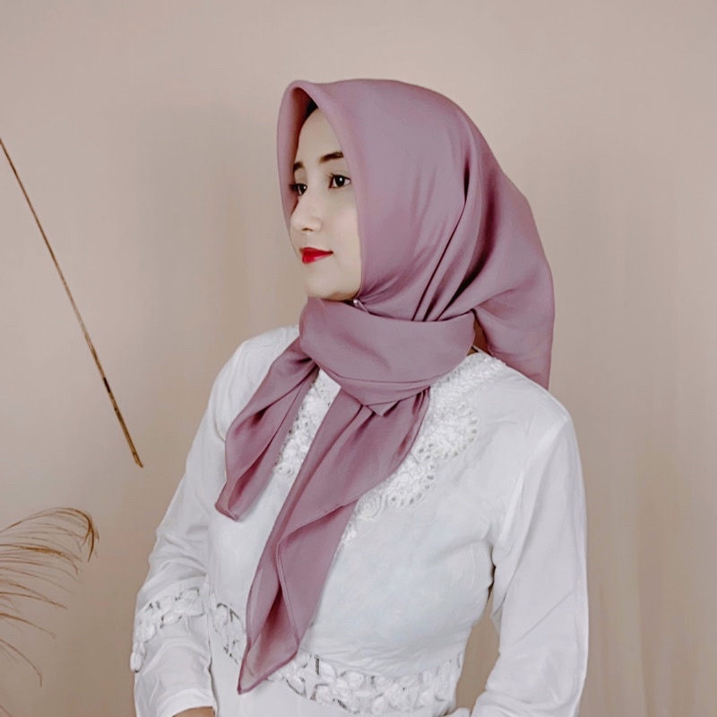 Nouri Avani | Hijab Segiempat Polycotton Polos | Bella Square 115 x 115