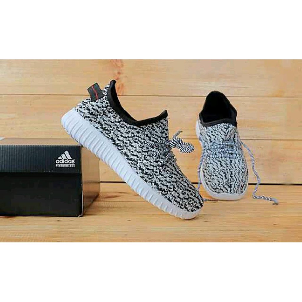 sepatu adidas YEZZY murah sepatu adidas YEZZY ORI