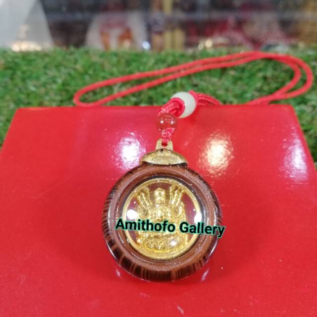 Liontin kwan im 1000 tangan