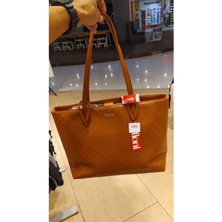 tas fioni by payless