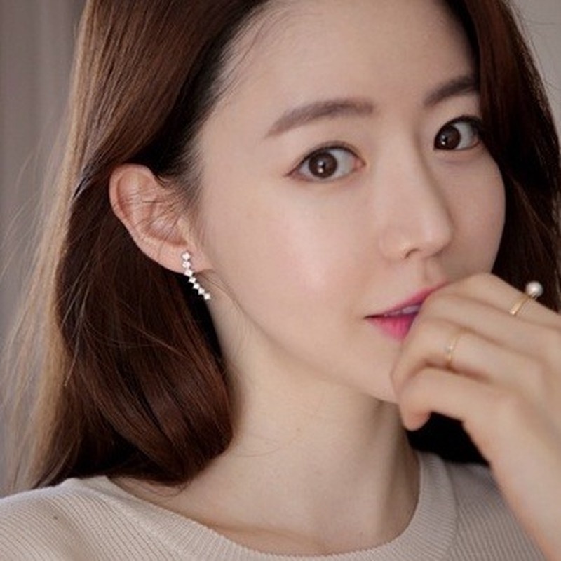 Korean style f fashion earrings a row of 7 diamonds inlaid rhinestone star stud earrings 210807