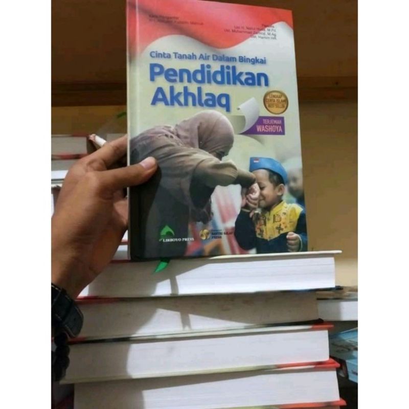 

assalamualaikum,,,selamat datang ditoko kami, Terjemah Wasoya Cinta Tanah Air Dalam Bingkai