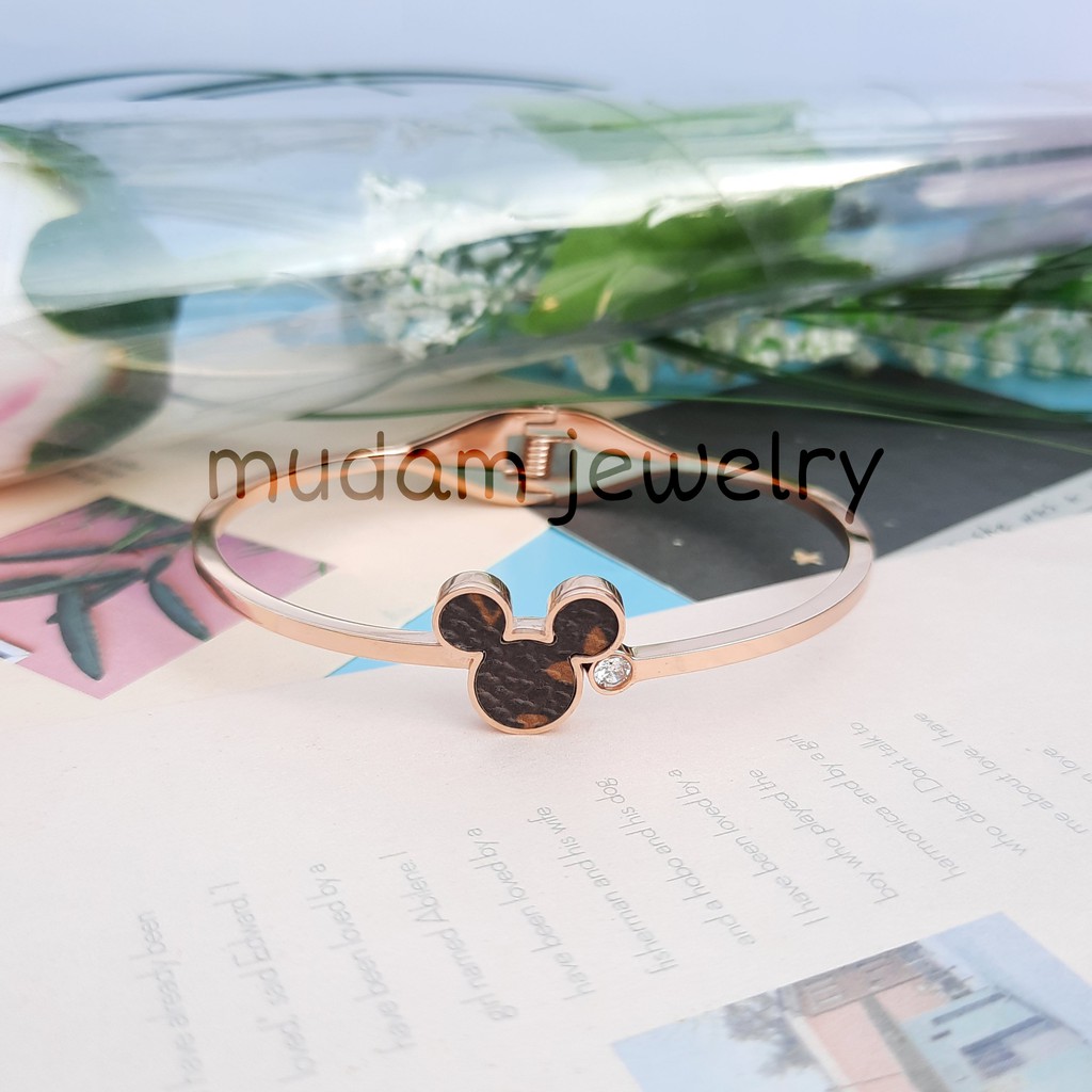 Gelang Bangle Titanium L* Model Mickey Aksen Diamond Tersedia Warna Rose Gold, Gold, dan Silver