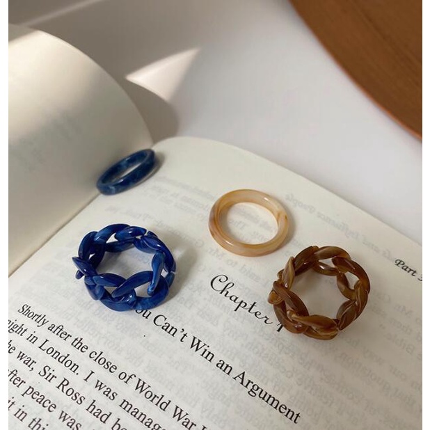 Set Cincin Rantai Kombinasi Model Hollow Bahan Resin Akrilik Gaya Retro Untuk Wanita
