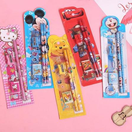 

Big Sale 0I9OI KUKE Set Alat Tulis 5 in 1 Karakter / Mini Stationery / Alat Tulis Sekolah / Paket Alat Tulis 39 Model Baru