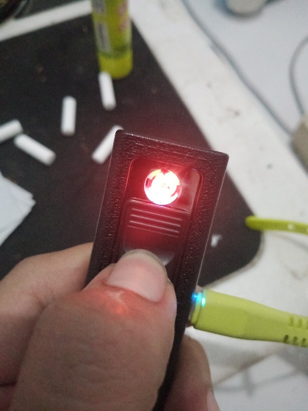 Taffware E-spark Focus Kotak Rokok 20 Slot Dengan Korek Elektrik Removable