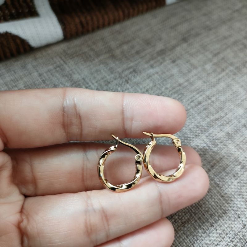 Anting Titanium Gipsy Bulat Kecil Gold E14001