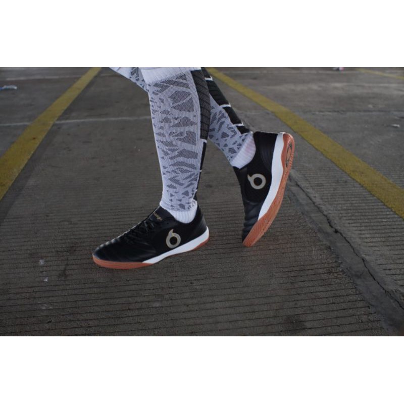 Sepatu Futsal Ortuseight Jogosala Volta- Black 11020177 Original
