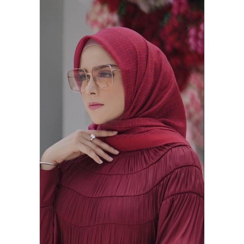 Tapis Square Buttonscarves Red