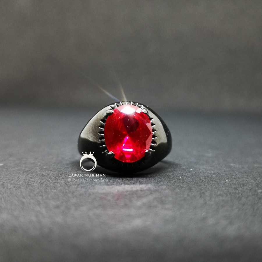 [Bayar Di Tempat] Cincin Pria Batu Ruby Siam Bangkok Ring Titanium Hitam Anti Karat