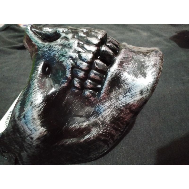 topeng tengkorak setengah wajah