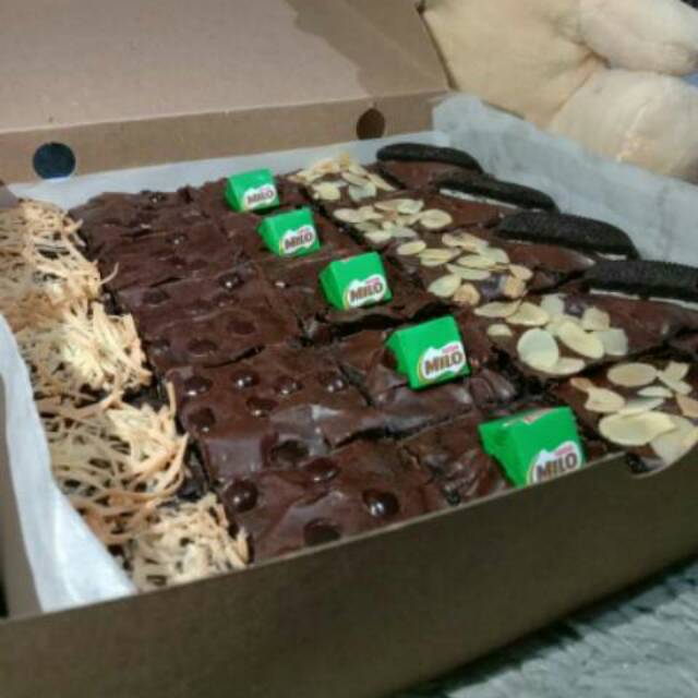 

5 in 1 BROWNIES SEKAT Fudgy Brownies Bolu Cokelat TOPPING isi 25 pcs dan 18 pcs