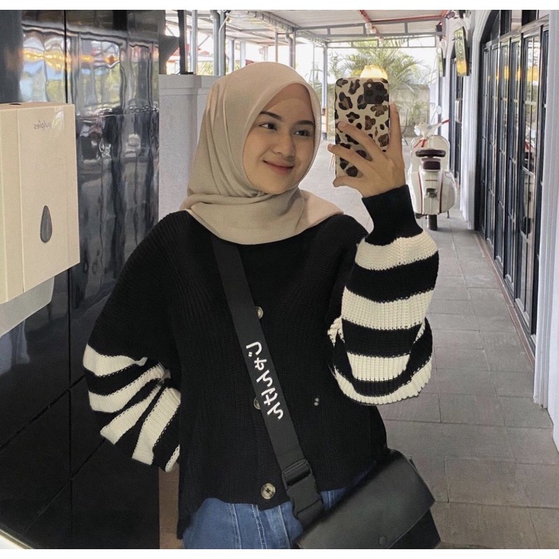 MONA MONOCHROME CARDY / Cardigan rajut tebal / cardigan korea / garis hitam putih