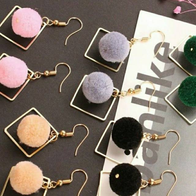 Anting fashion wanita bulat pompom cantik korea style