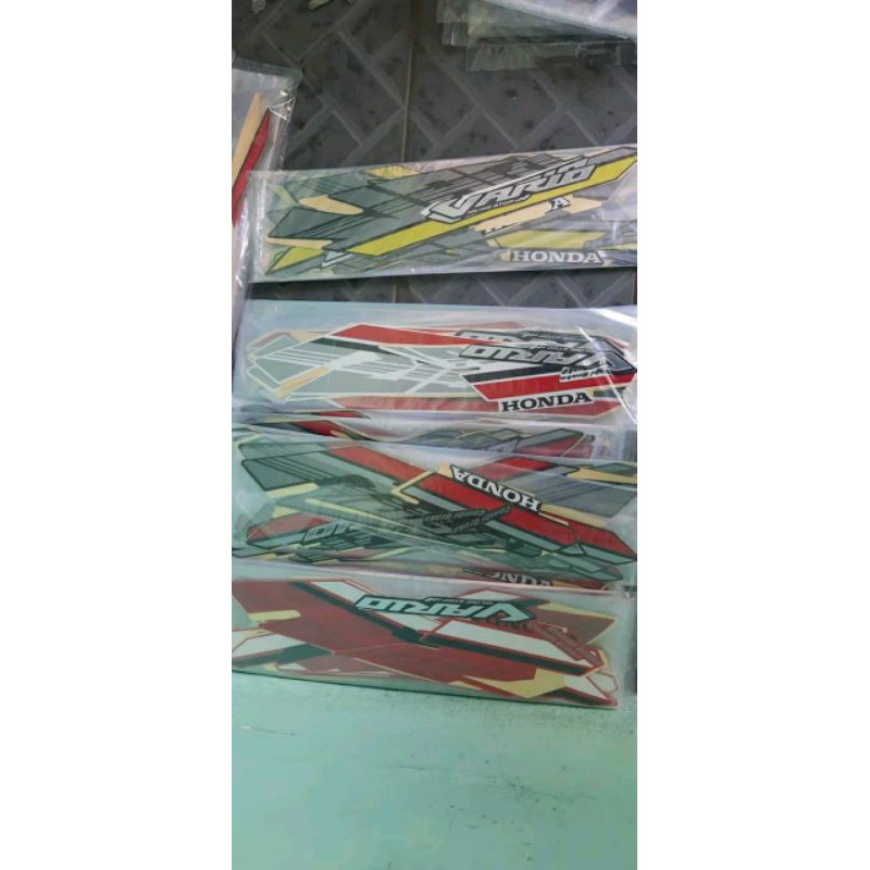 sticker striping motor Vario lama
