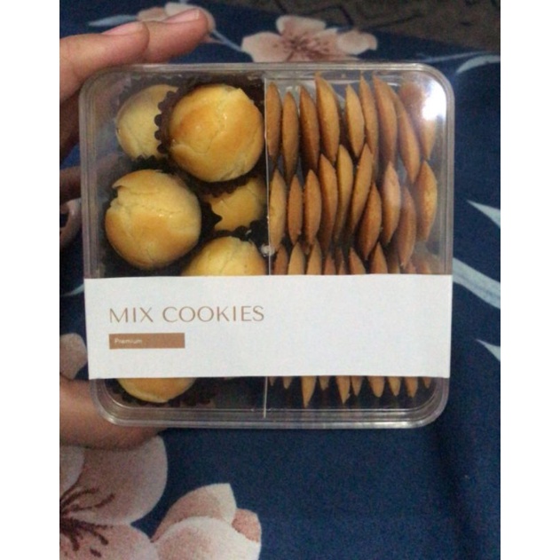 

Nastar dan Lidah Kucing - Mix Cookies