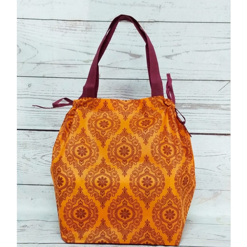 

tas spunbond nasi kotak tas berkat hajatan kotak nasi tas aqiqah tas hajatan batik malta 28x20x20