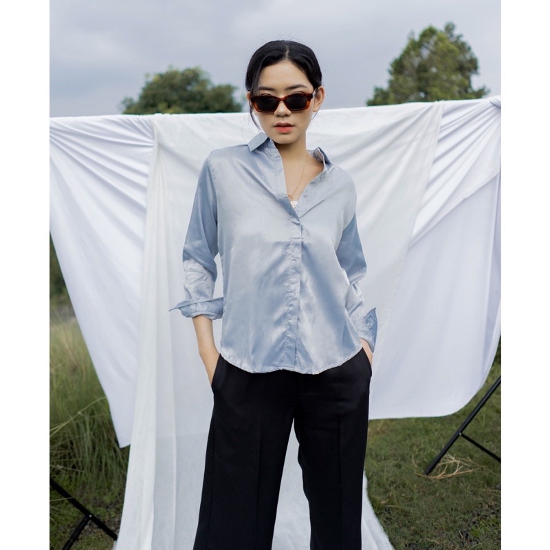 lookatmeofficial • Catchy Satin Shirt - Kemeja Basic Satin Wanita - Kemeja Silky Glossy Wanita