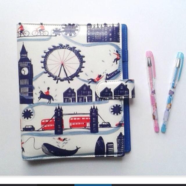 

Binder London Biru