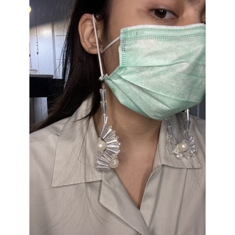 exclusive strap mask