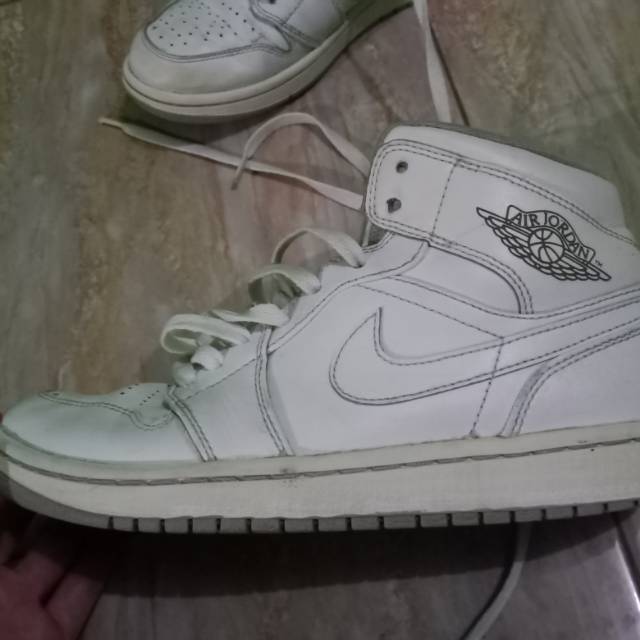 Nike Air Jordan 1 mid triple white