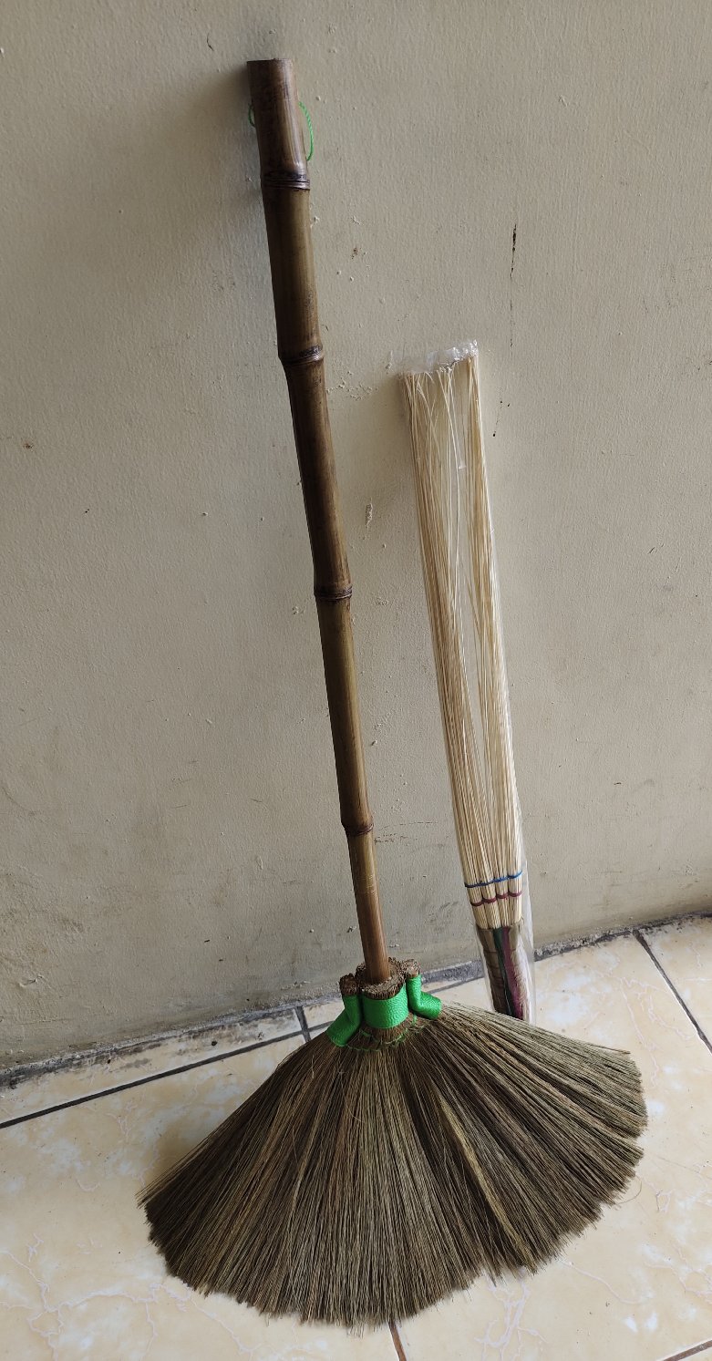 Sapu Lidi Kasur Putih / Sapu Lidi Karpet