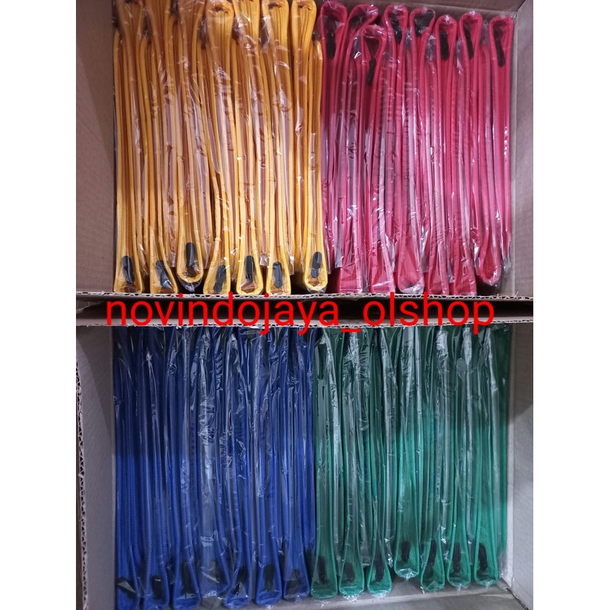 

RB CLEAR HOLDER ZIPPER RESLETING DOKUMENT KEEPER ISI 20 LEMBAR TOPLA 555