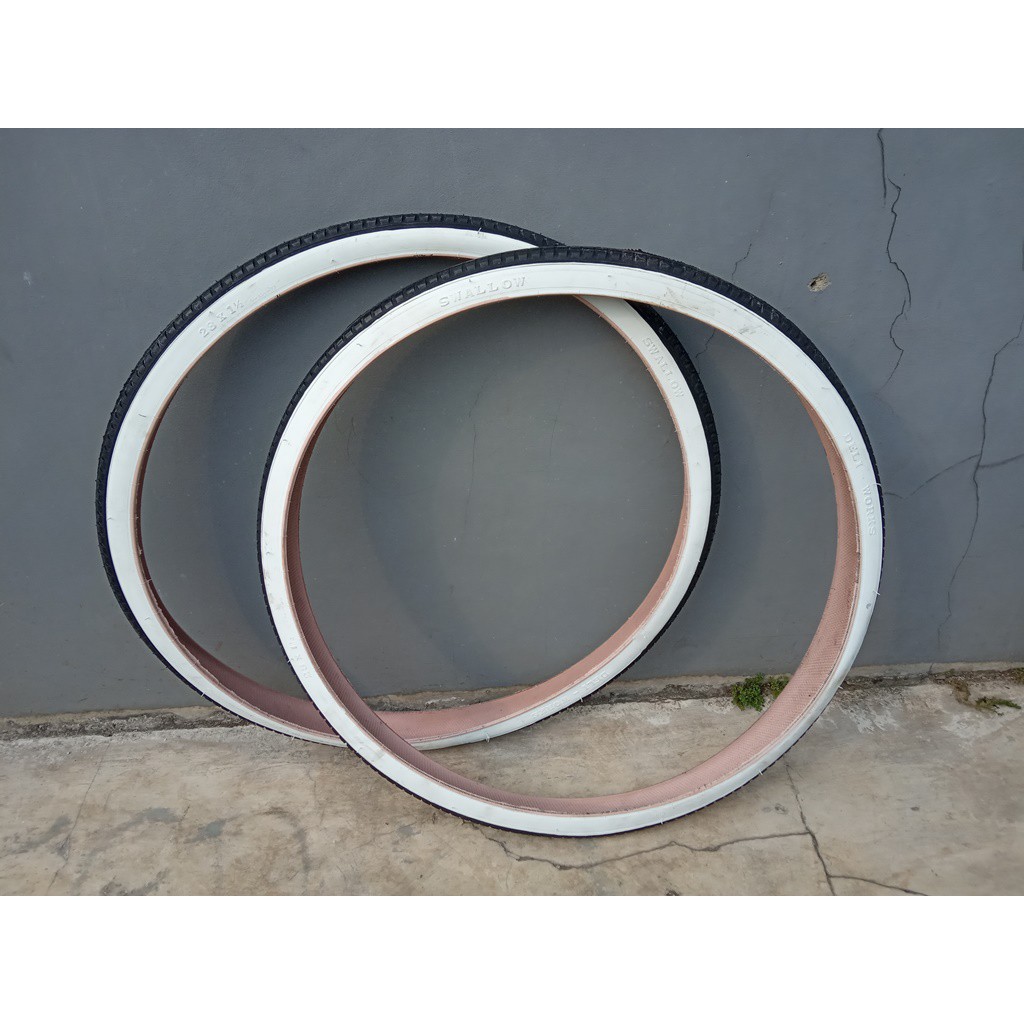 Per Buah Ban Luar Sepeda Onthel Hitam Strip Putih