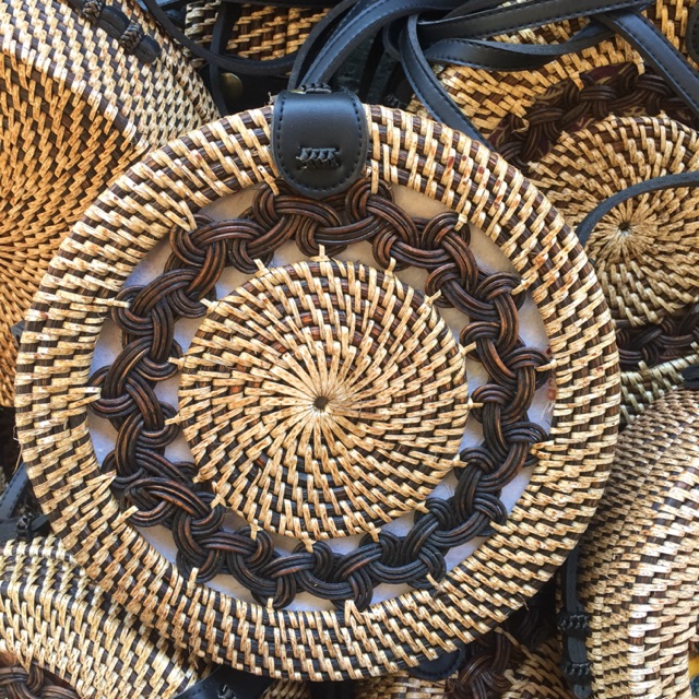 Tas Rotan / Tas Bulat / Tas Bali Ulir antik putih