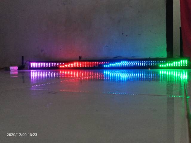 Lampu Led strobo kaca depan mobil. Bus. truk