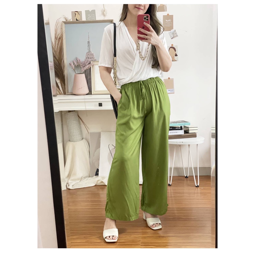 Uniqlo Relaco Long Wide Leg Pants